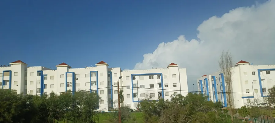 Činžovní výstavba v moderním Asilahu